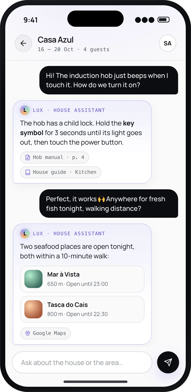 Telemóvel do hóspede: o Lux explica como desbloquear a placa de indução, citando o manual da placa e o guia da casa, e depois sugere dois restaurantes de marisco a uma distância que se faz a pé, com o Google Maps.
